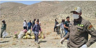 پاکسازی زباله‌های روستای مغانک